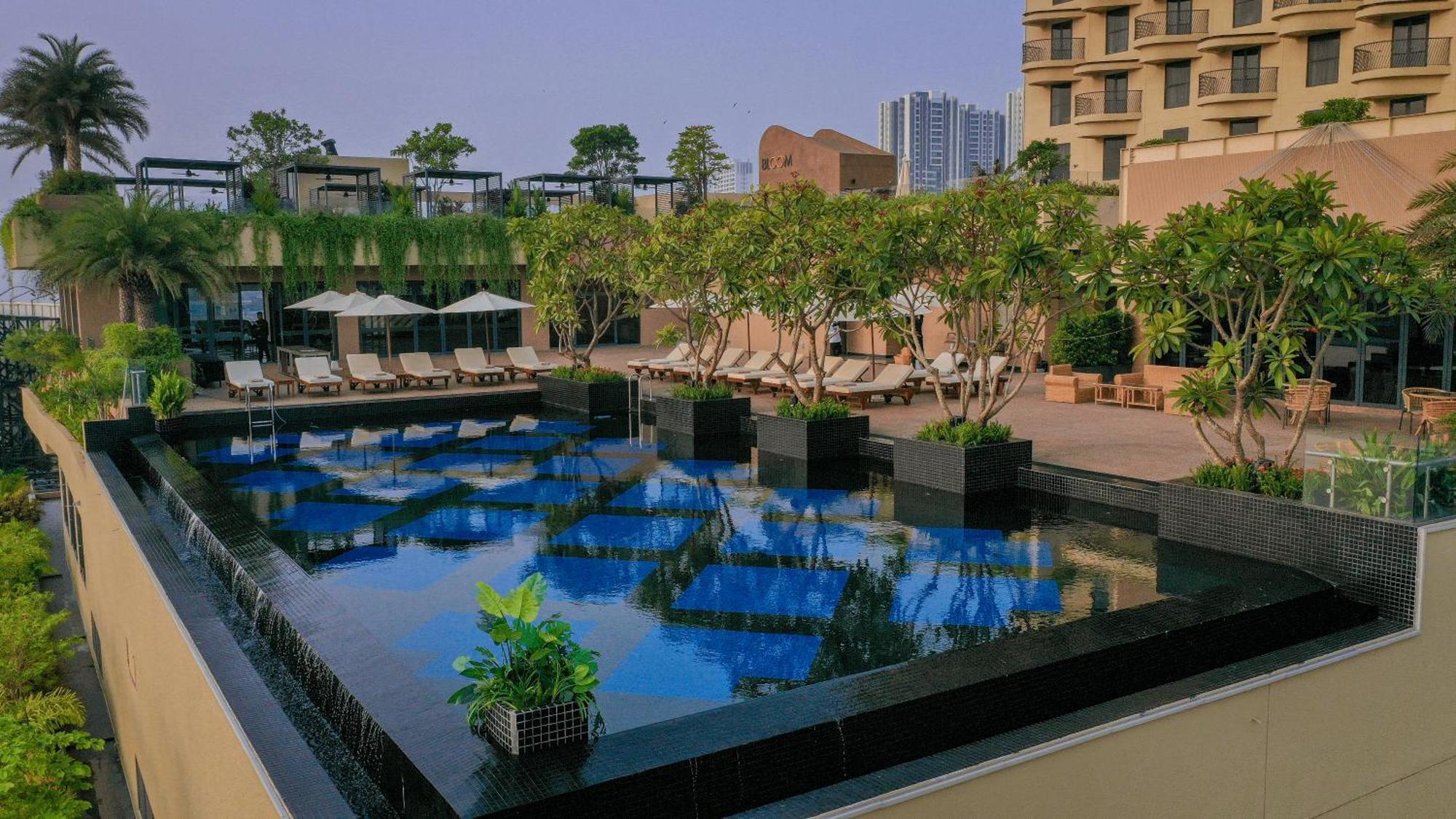 Sun & Moon, Riverside Hotel Phnom Penh Esterno foto