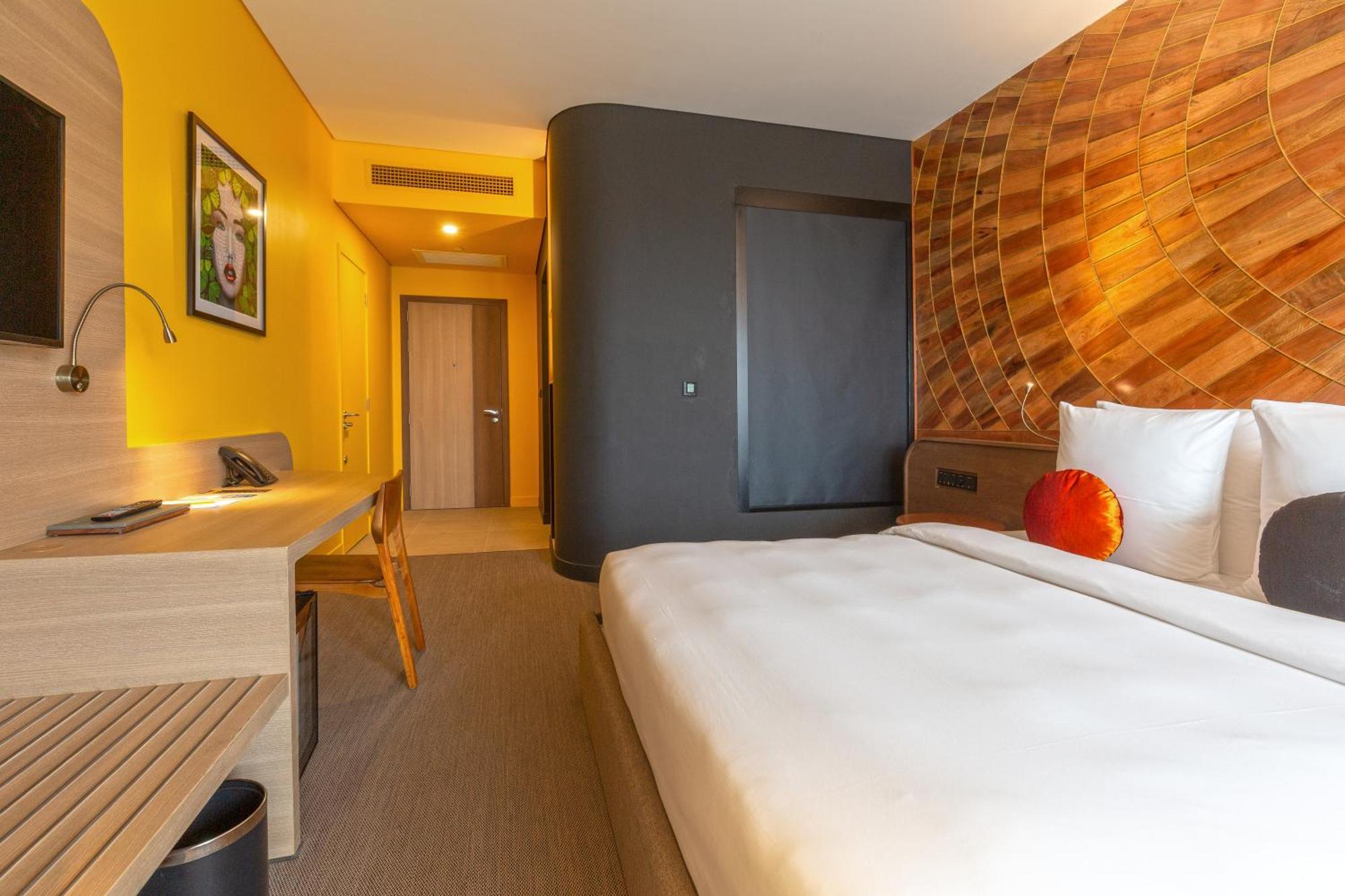 Sun & Moon, Riverside Hotel Phnom Penh Esterno foto