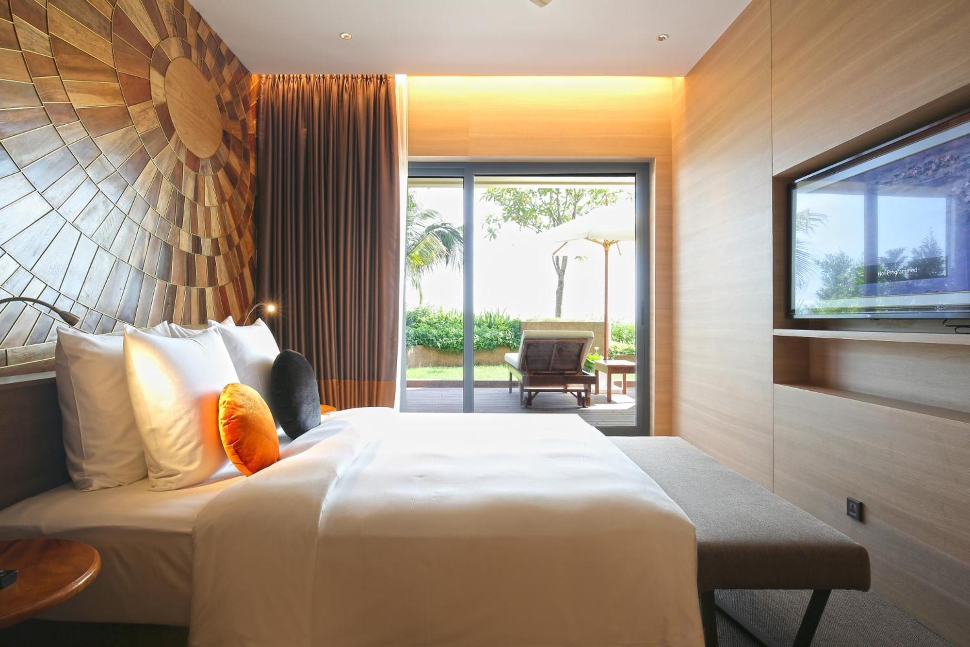 Sun & Moon, Riverside Hotel Phnom Penh Esterno foto