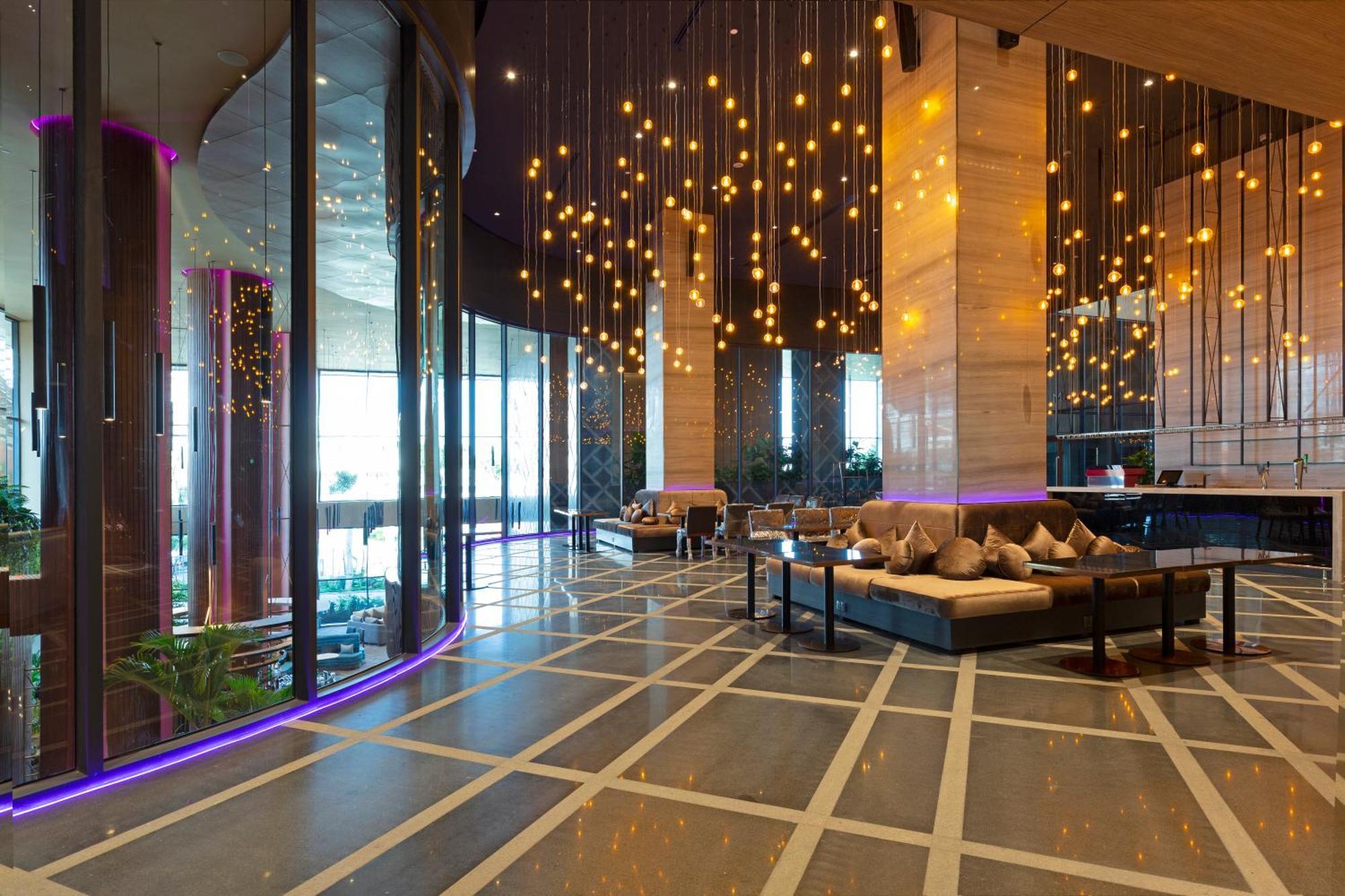 Sun & Moon, Riverside Hotel Phnom Penh Esterno foto