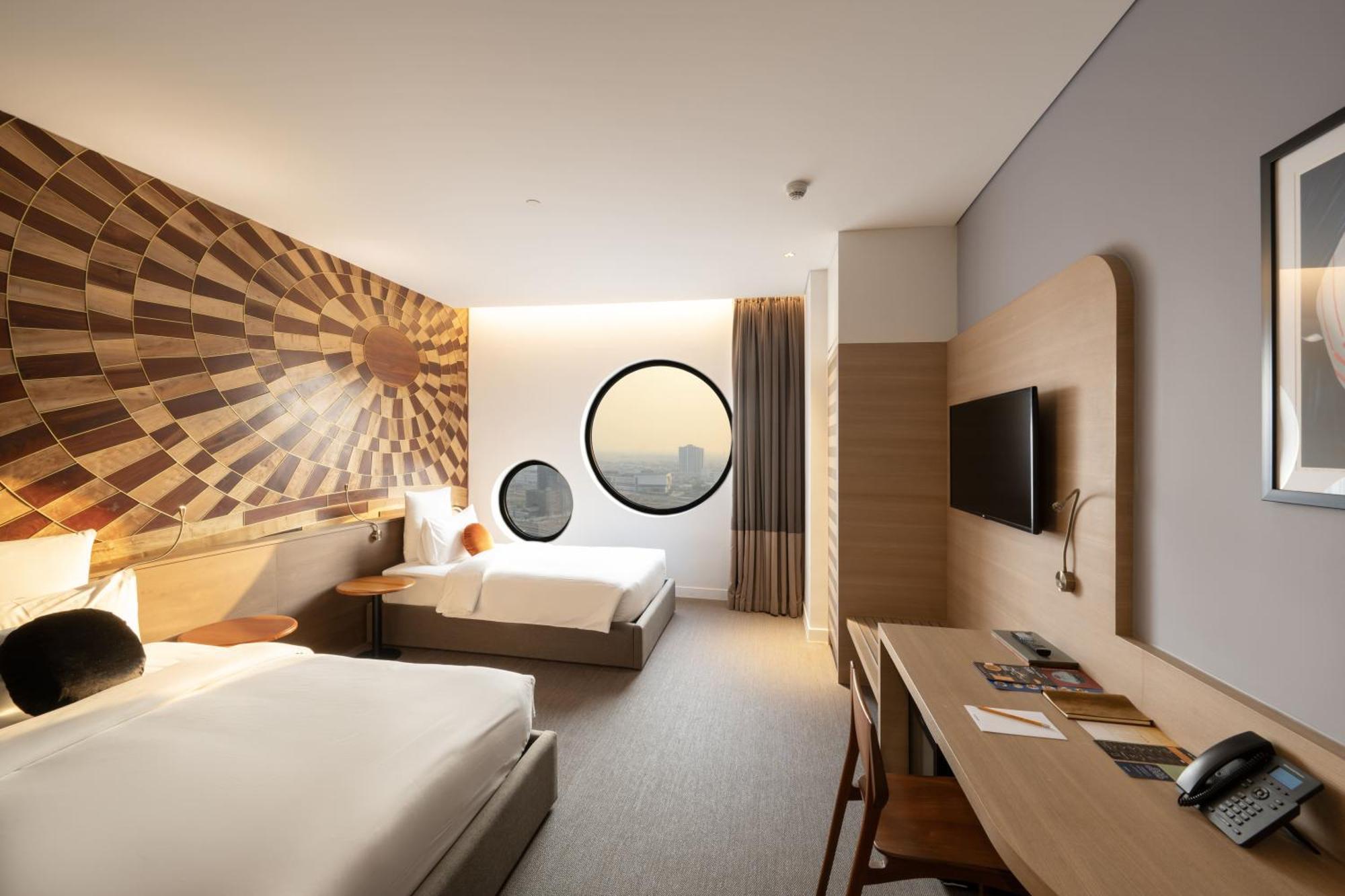 Sun & Moon, Riverside Hotel Phnom Penh Esterno foto