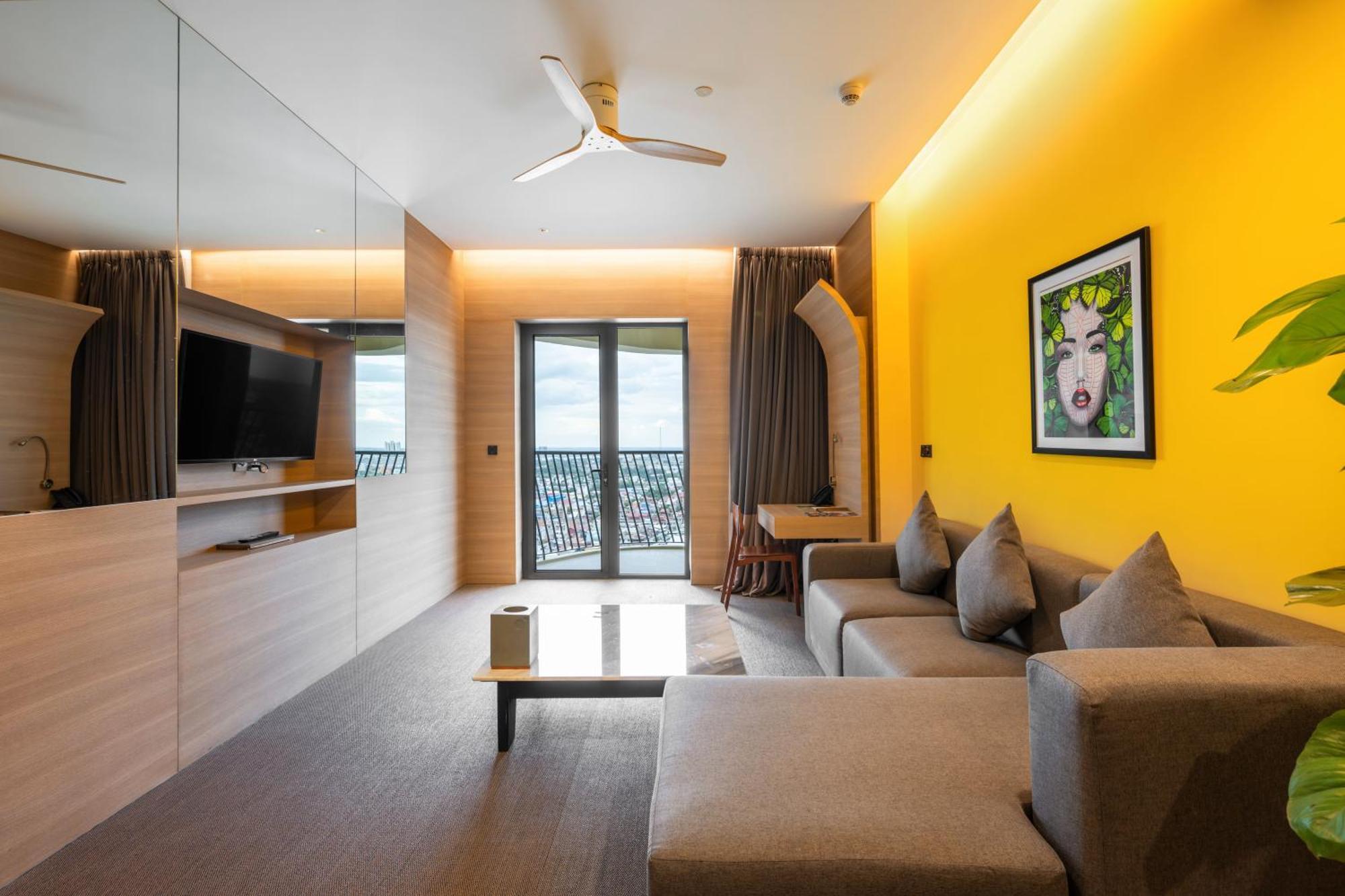 Sun & Moon, Riverside Hotel Phnom Penh Esterno foto