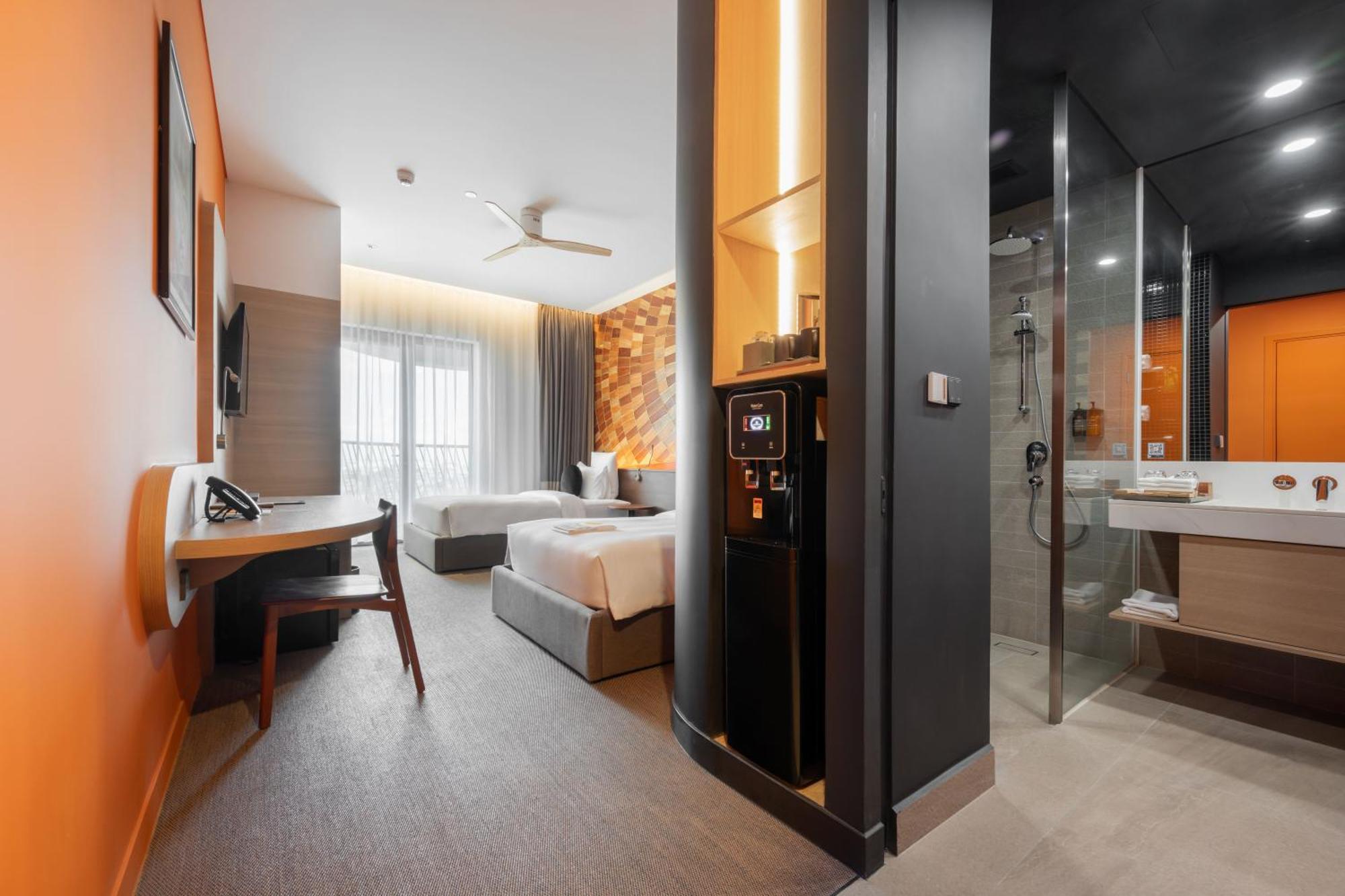 Sun & Moon, Riverside Hotel Phnom Penh Esterno foto