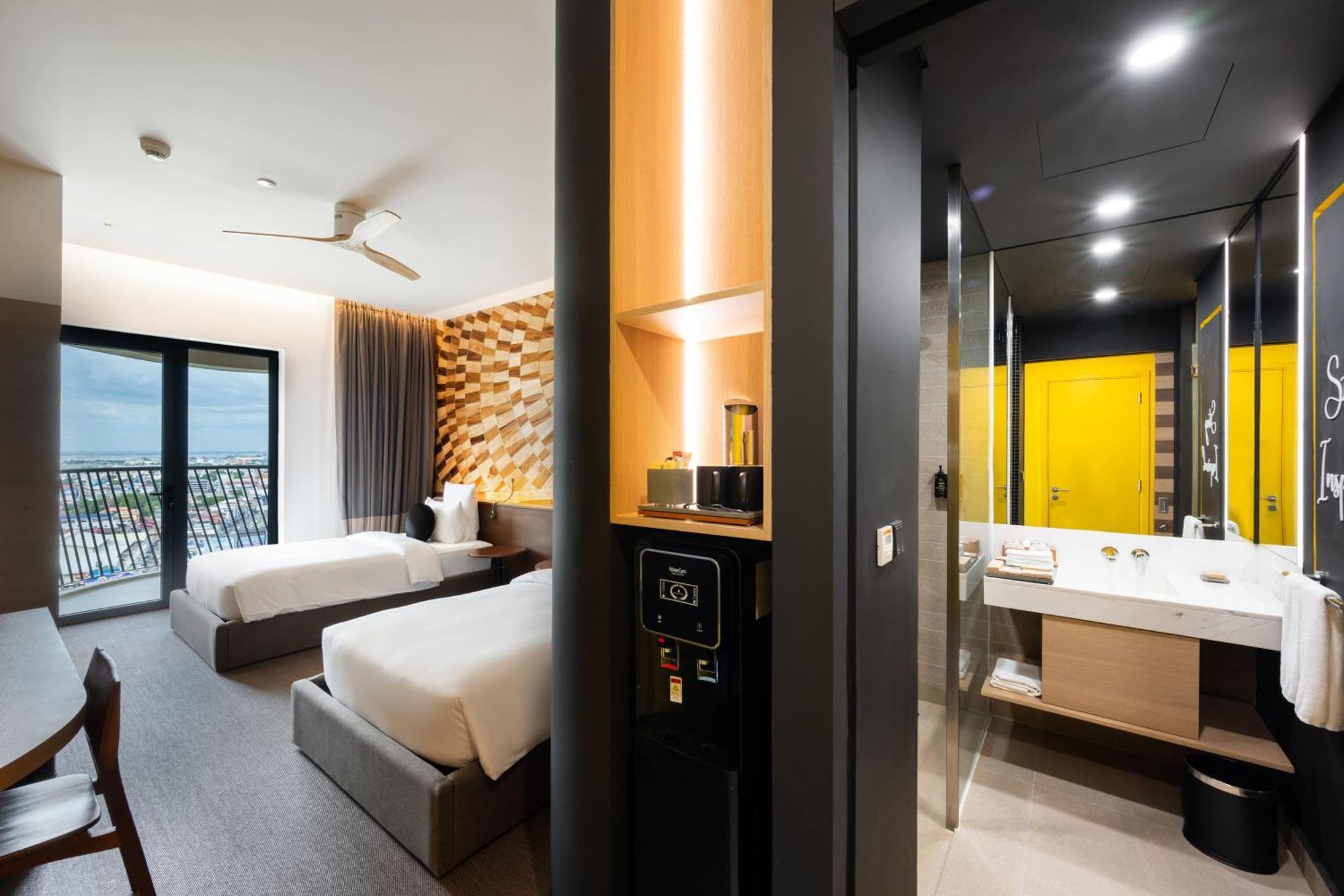 Sun & Moon, Riverside Hotel Phnom Penh Esterno foto